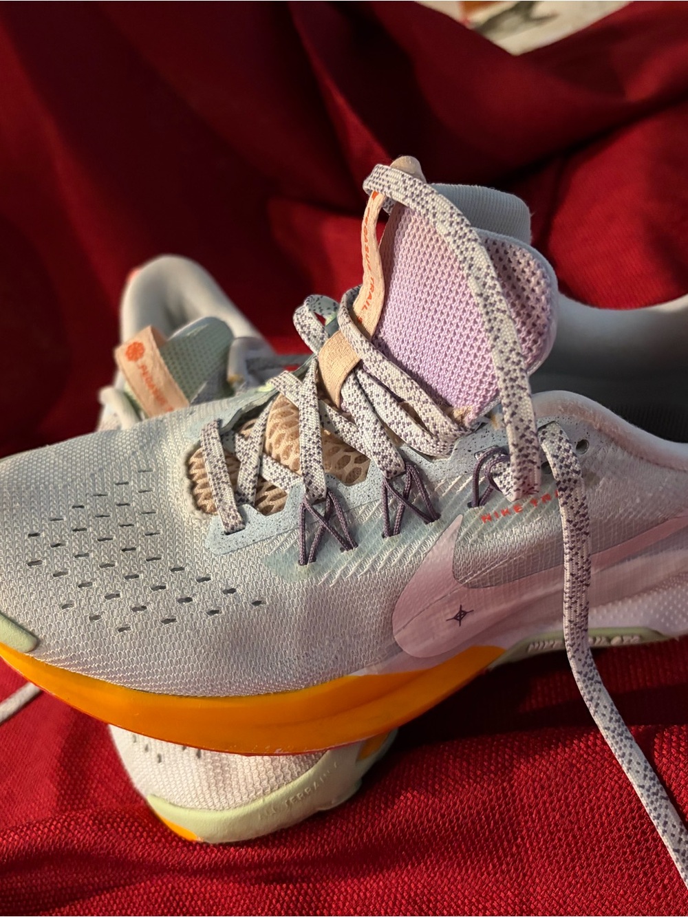 Nike Trail Women’s Light Blue Athletic Shoes with Orange Midsole Accent Sz 6